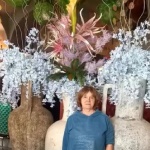 Ozdoby umělé rostlinami květinami. Restaurace